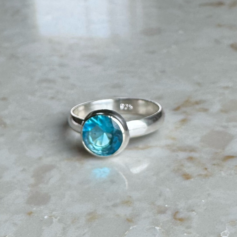 NWOT Sundance Bluemoss Ring, Blue Topaz, Sterling Silver - Picture 6 of 8
